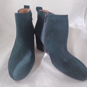 Vionic Boots Womens Size 7 Paloma Black Ankle Suede Zip Closure VW18411 EUC